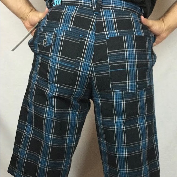 Burnside Brand Men’s Long Shorts with several different outside inside pockets - Picture 3 of 10